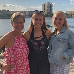 Meet your Posher, Alicia